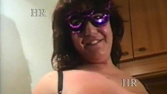 Islak Ve Vahşi Mastürbasyonda Tüysüz Kadınlarla Italyan Vintage Porno