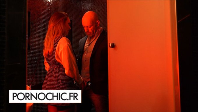 Teslimiyet Bükülmesiyle Hızlı Bir Banyo Sakso