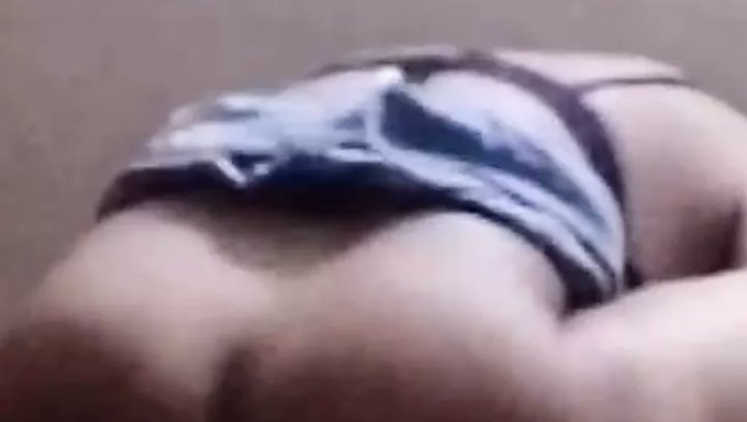 Sıcak Bir Öğretmenin Desi Öğrencisini Siktikten Sonra Ağzına Boşalın