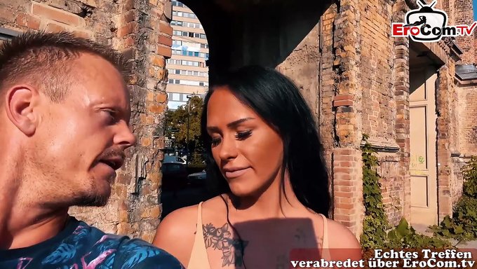 Alman Latin Milf Bodo, Halka Açık Bir Şekilde Tavlama Ve Sikişin Tadını Çıkarıyor