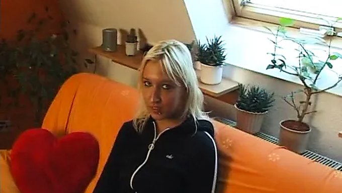 Vivien'In 20 Yıllık Cinsel Deneyim Hayalleri, Çeşitli Cinsel Deneyimler Sunuyor