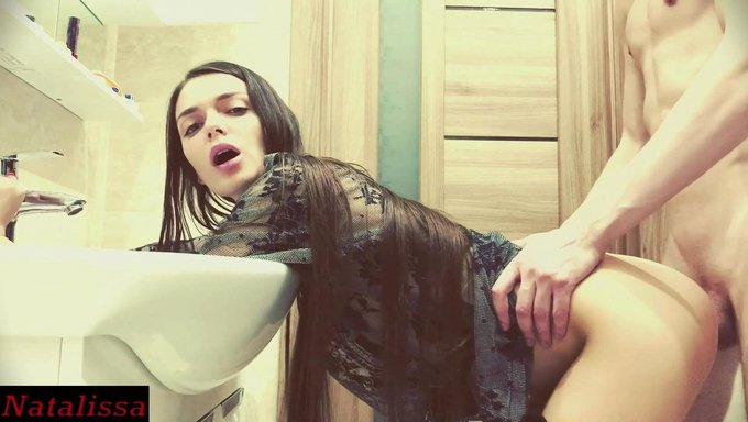 Ev Yapımı Porno Videosunda Üvey Kardeşimle Sert Seks