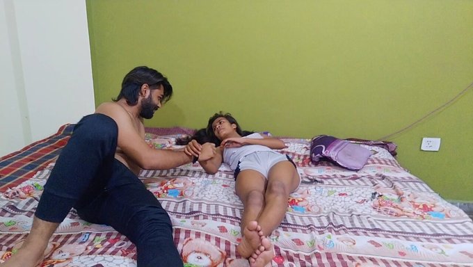 Bu Hintli Genç Kızın Amını Bu Tam Hd Videoda Sikişirken Izleyin