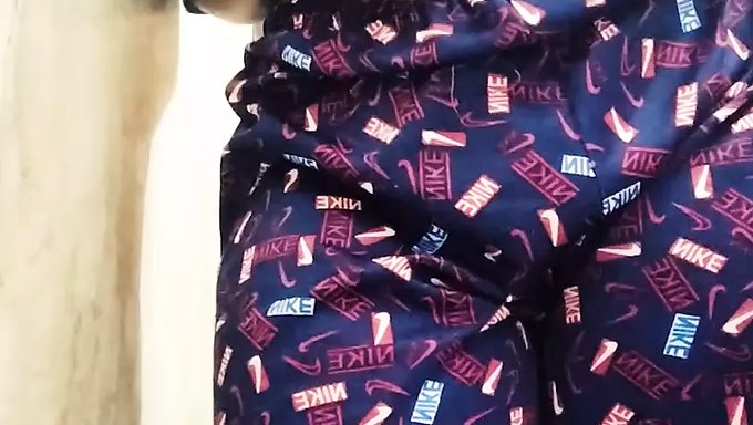 Amatör Hint Kızı Ev Yapımı Videoda Pisleniyor