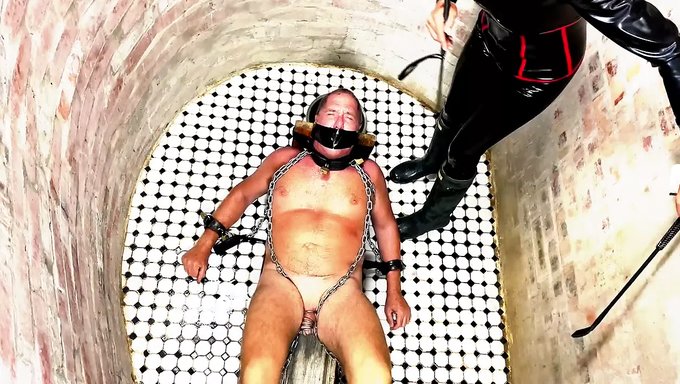 Femdom'Un Kırbaçlanması Ve Aşağılanması: Bölüm 2