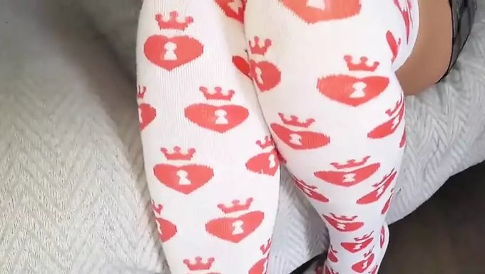 Çorap Ve Seksi Kısa Elbise Giyen Ingiliz Amatör, Hakimiyet Altına Alınıyor