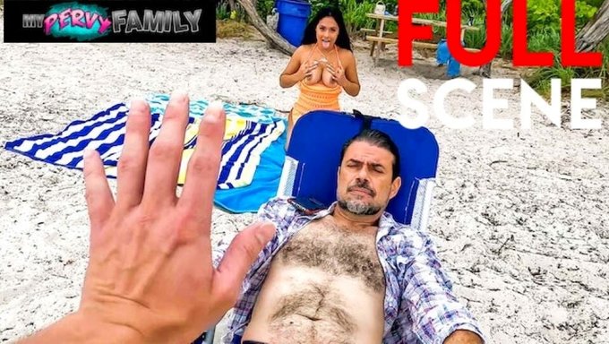 Serene Santos'Un Büyük Göğüsleri Ve Poposu Açık Havada Sikişte Antrenman Yapıyor