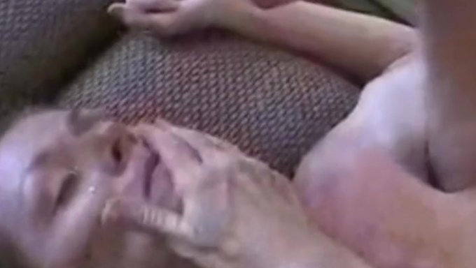 Amatör Karı Ve Swinger Çift, Grup Seks Sırasında Arzularını Keşfediyor