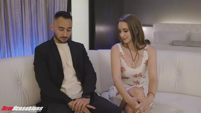 Evli Kadın Laney Grey, Partnerinin Penis Boyutundan Oldukça Memnun.