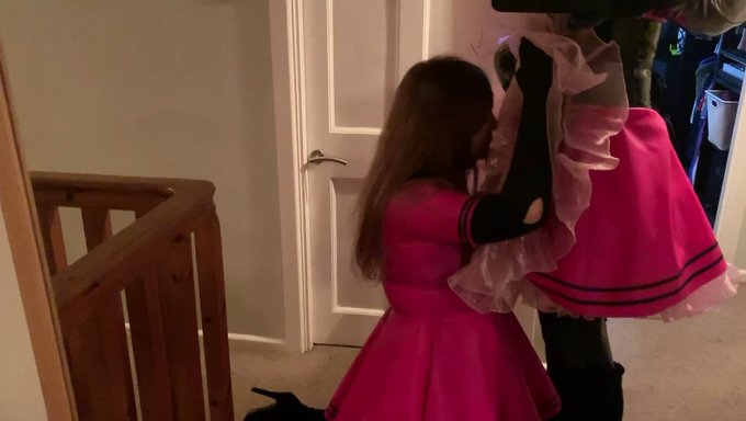 Lateks Giyimli Sissy, Cd Dom'Un Hakimiyetine Boyun Eğiyor