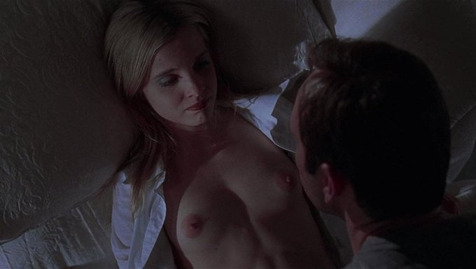 Mena Suvari, Inanılmaz Bir Amerikan Güzeli Içinde