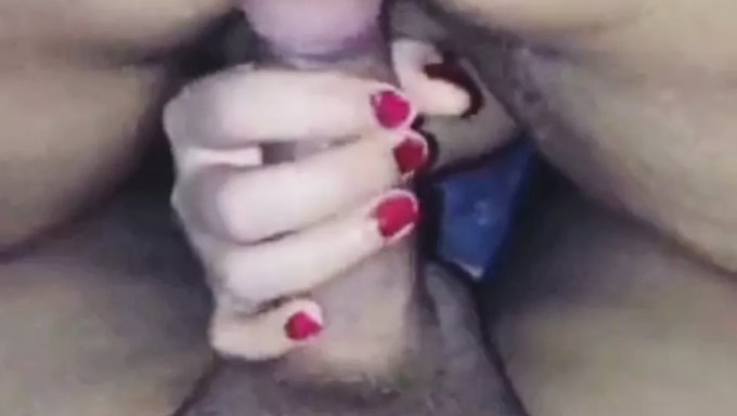 Siyah Hintli Bebek, Büyük Bir Yarak Tarafından Götünden Sikişiyor