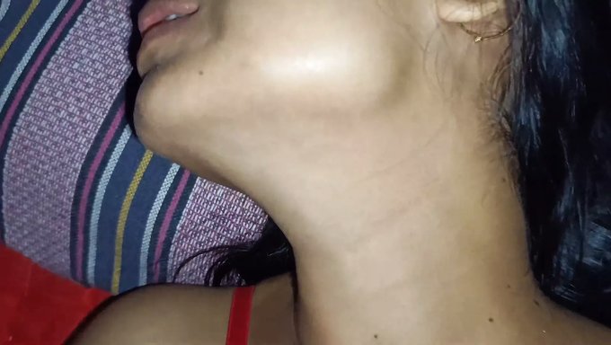 Hint Porno Videosunda Sakso Ve Derin Boğaz Eylemi