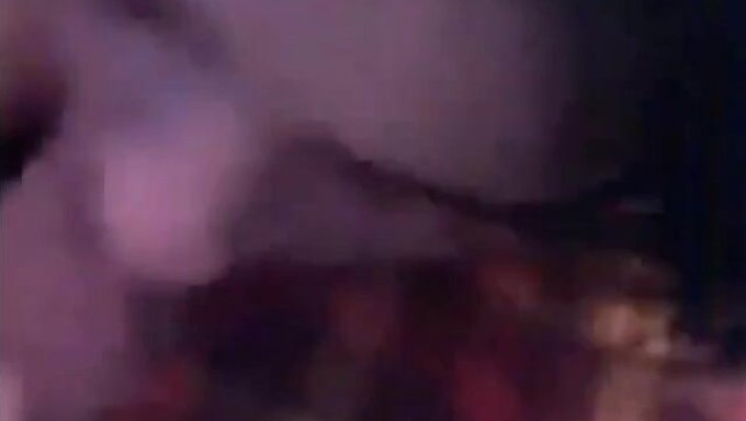 Arap Kız Arkadaşlar, Erkek Arkadaşlarının Yaraklarını Emmeyi Seviyorlar