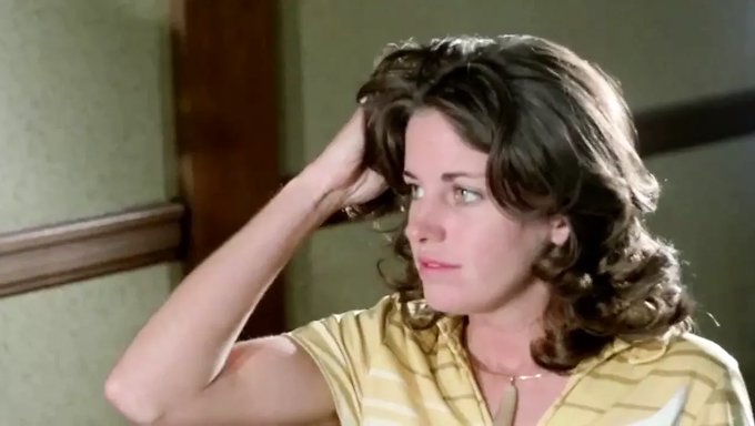 Aşk Dolu Eller: Klasik Bir Porno Videosu