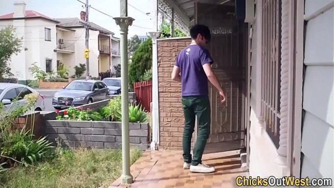 Amatör Çift, Sevgilim De Dahil, Gerçek Amatör Video Için Yatakta Sikişiyor.