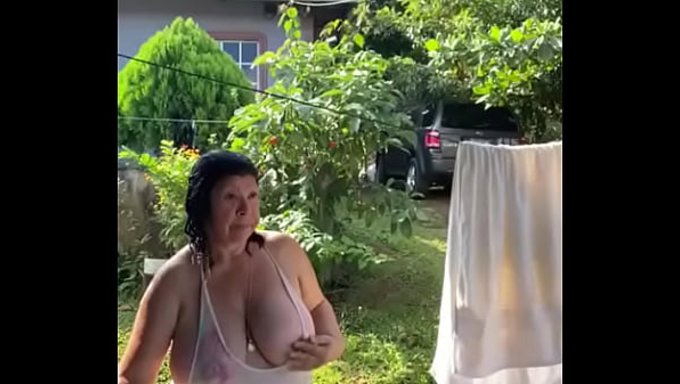 Bahçede Koca Aletli Bir Adamla Halka Açık Seks