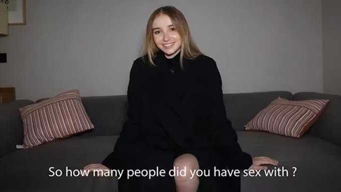 Minyon Rus Röportajı Sert Bir Sekse Dönüşüyor, Kocaman Doğal Memeler Sallanıyor.