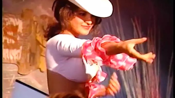 Amerikan Milf, Büyük Bir Yarak Tarafından Amını Siktiriyor