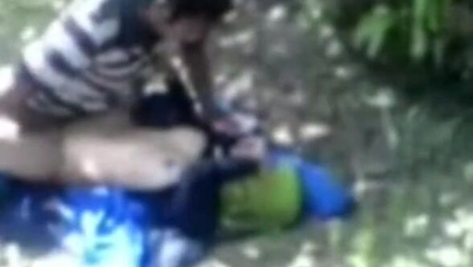 Dövmeli Asyalı Bebek, Göğüslerini Emdiriyor Ve Sikişiyor