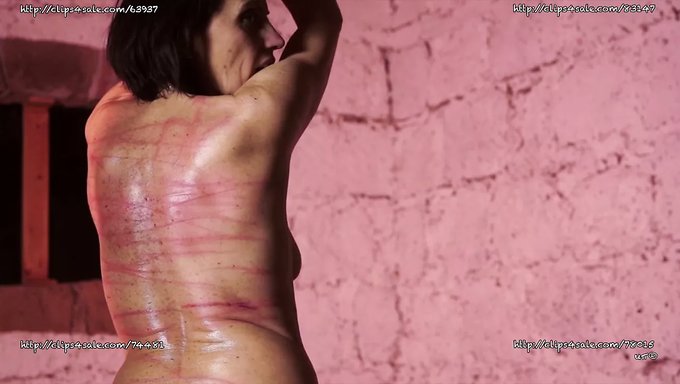 Siyah Milf, Aşırı Bdsm Sahnesinde Kırbaçlanıyor Ve Şaplaklanıyor