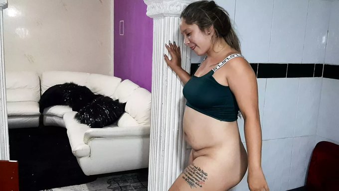 Büyük Popolu Kolombiyalı Üvey Kız Kardeş Sert Ve Yoğun Bir Sakso Alıyor