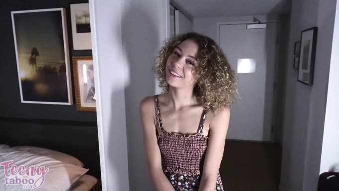 Genç 18+, Pov'Da Patronundan Sürpriz Bir Creampie Alıyor