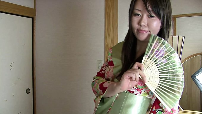 Japon Bir Masözle Grup Orgisinde Boşalmalar
