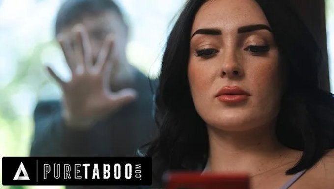 Charlotte Sins, Özel Dedektif Tarafından Bir Ilişkiye Sokuluyor.