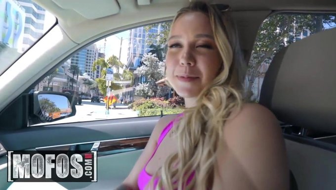 Jazmin Grey'In Riskli Halka Açık Tespiti, Mofos Videosunda Para Değişimine Yol Açıyor