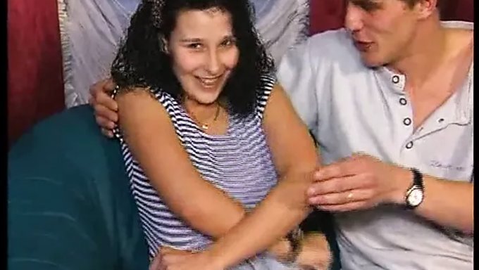 Gerçek 18 Yaşındaki Kızın Doğal Güzelliği Ve Sıkı Amı Sizi Daha Fazlasını Istemeye Bırakacak