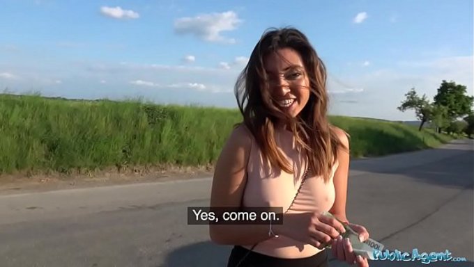 Ajan, Meksikalı Hatuna Yolda Bir Oral Için Biraz Para Verdi.