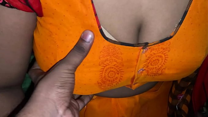 Marathi Kızı Sevgilisiyle Seksin Tadını Çıkarıyor, Sertçe Siktiriliyor Ve Çıldırıyor.