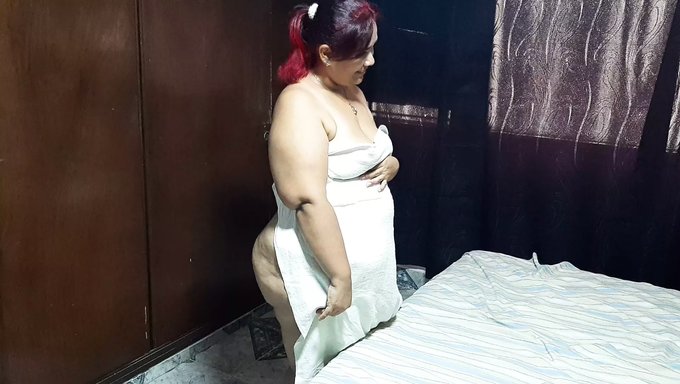 Genç Ve Olgun Milf Derin Boğaz Ve Oral Eylem Alıyorlar