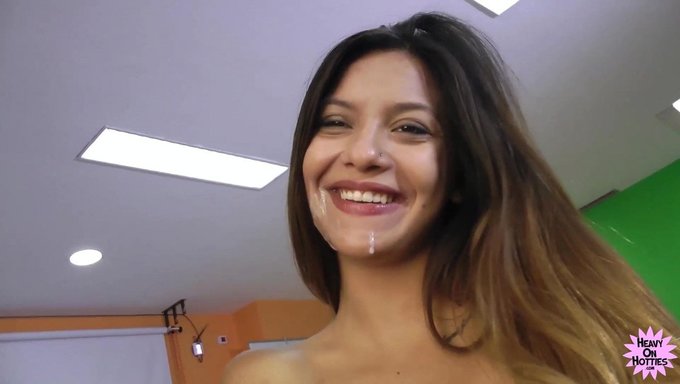 Bu Sıcak Videoda 18+ Genç Sikişiyor Ve Emiliyor!