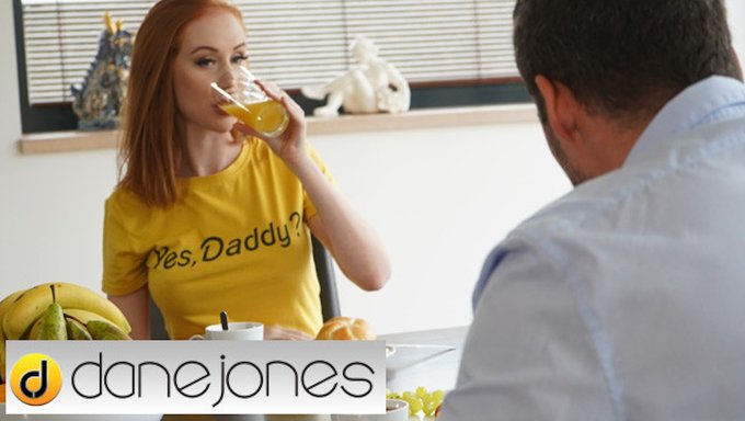 Dane Jones Ve Karısı Lenina Crowne Birbirleriyle Arkadaşça Ve Romantik Seks Yapıyorlar