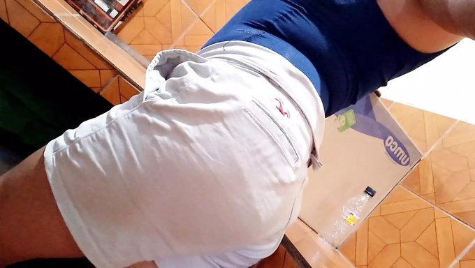 Genç Kız Amatör Bir Videoda Mastürbasyon Yapıyor
