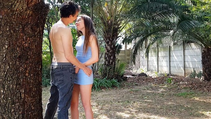 Azgın Lexi'Nin Ev Yapımı Açık Havada Sakso Çekmesi Ve Babasıyla Sikişi