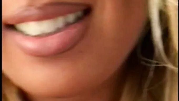 Büyük Göğüslü Asyalı Bebek Sakso Çekiyor Ve Anal Oynuyor