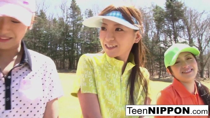 Asyalı Genç Kızlar, Striptiz Golfünün Yaramaz Oyununa Giriyorlar