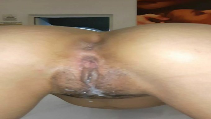 Meksikalı Milf, Ev Yapımı Bir Videoda Ayaklarını Omuzuma Alıyor