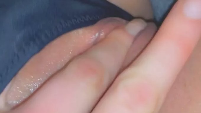 Mastürbasyon Seansı Creampie Ile Sona Eriyor