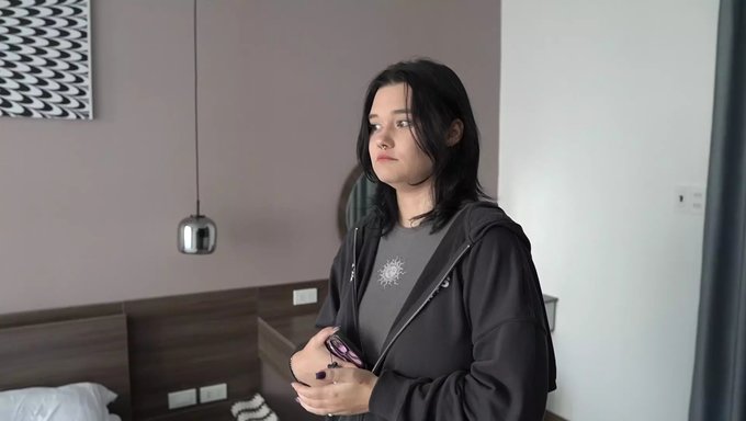 Büyük Doğal Memeleri Ve Büyük Aleti Olan Ateşli Üniversiteli Kız, Seks Için Indirim Yapıyor.
