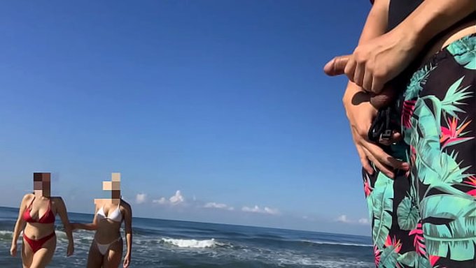 Bir Kız Sahile Geldi Ve Karşısında Kocaman Aletli Bir Adam Gördü.