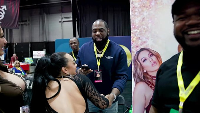 Otoparkta Seks Yaptık! Exxxotica Nj 2024 Vlog, Tutkuyla Dolu.