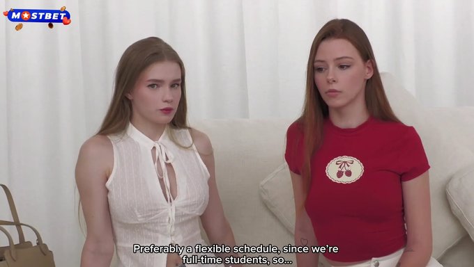 Iki Genç Öğrenci, Porno Seçmelerinde Hocalarıyla Birlikte.