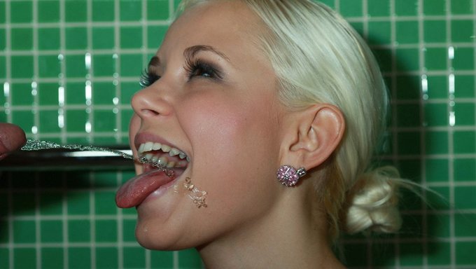 Büyük Göğüslü Bebek Lola Myluv Büyük Bir Yarrağıyla Anal Ve Idrar Oyunu Istiyor