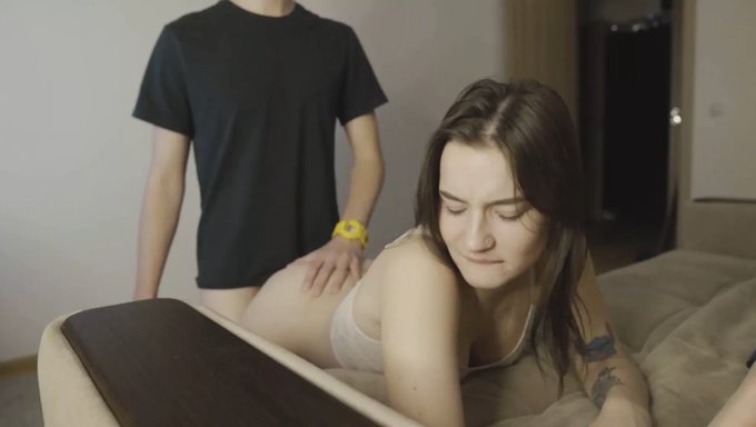 18+ Genç Rus Kız Orgazm Yaşıyor