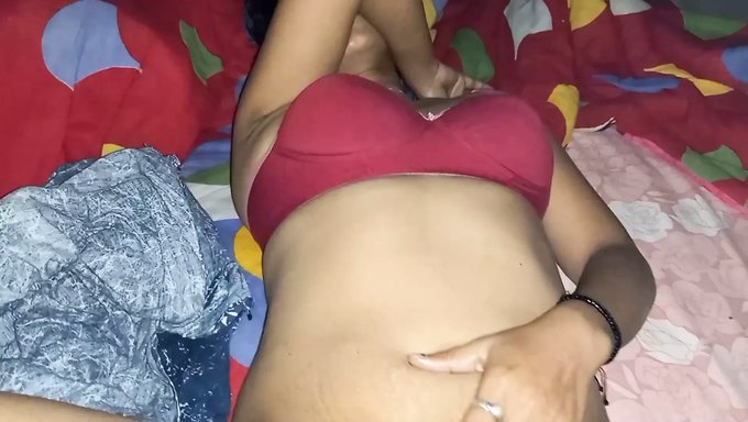 Hd Kalitesinde Bangali Kızıyla Harika Bir Yüz Eylemi Için Hazır Olun.