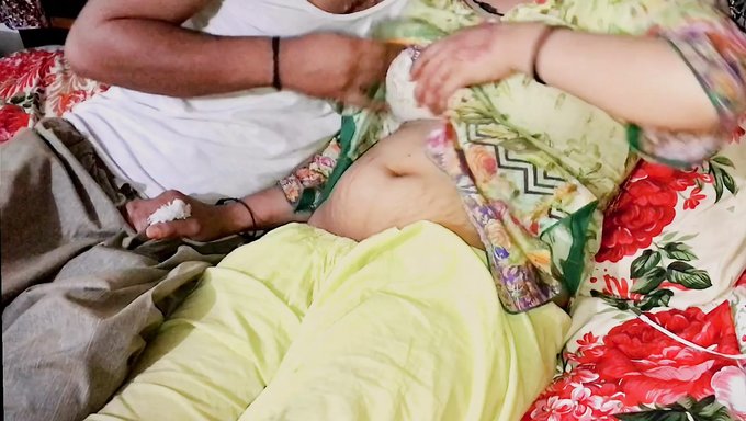 Hintli Desi Bhabhi Robbia, Bu Hd Videoda Sevgilisiyle Sıcak Bir Gece Geçiriyor